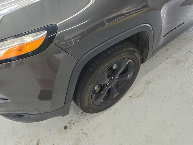 Used 2018 Jeep Cherokee Latitude w/ Altitude Package image 9