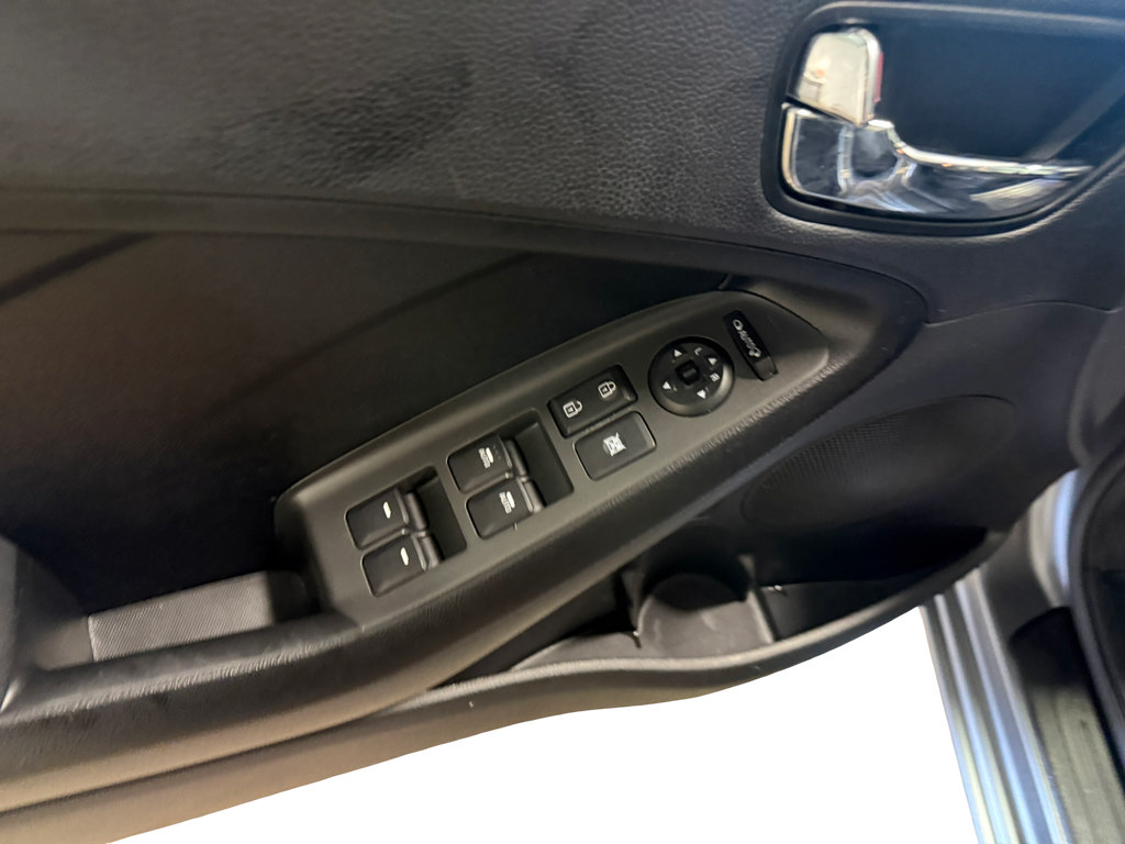 Used 2017 Kia Forte S w/ S Technology Package FWD image 18