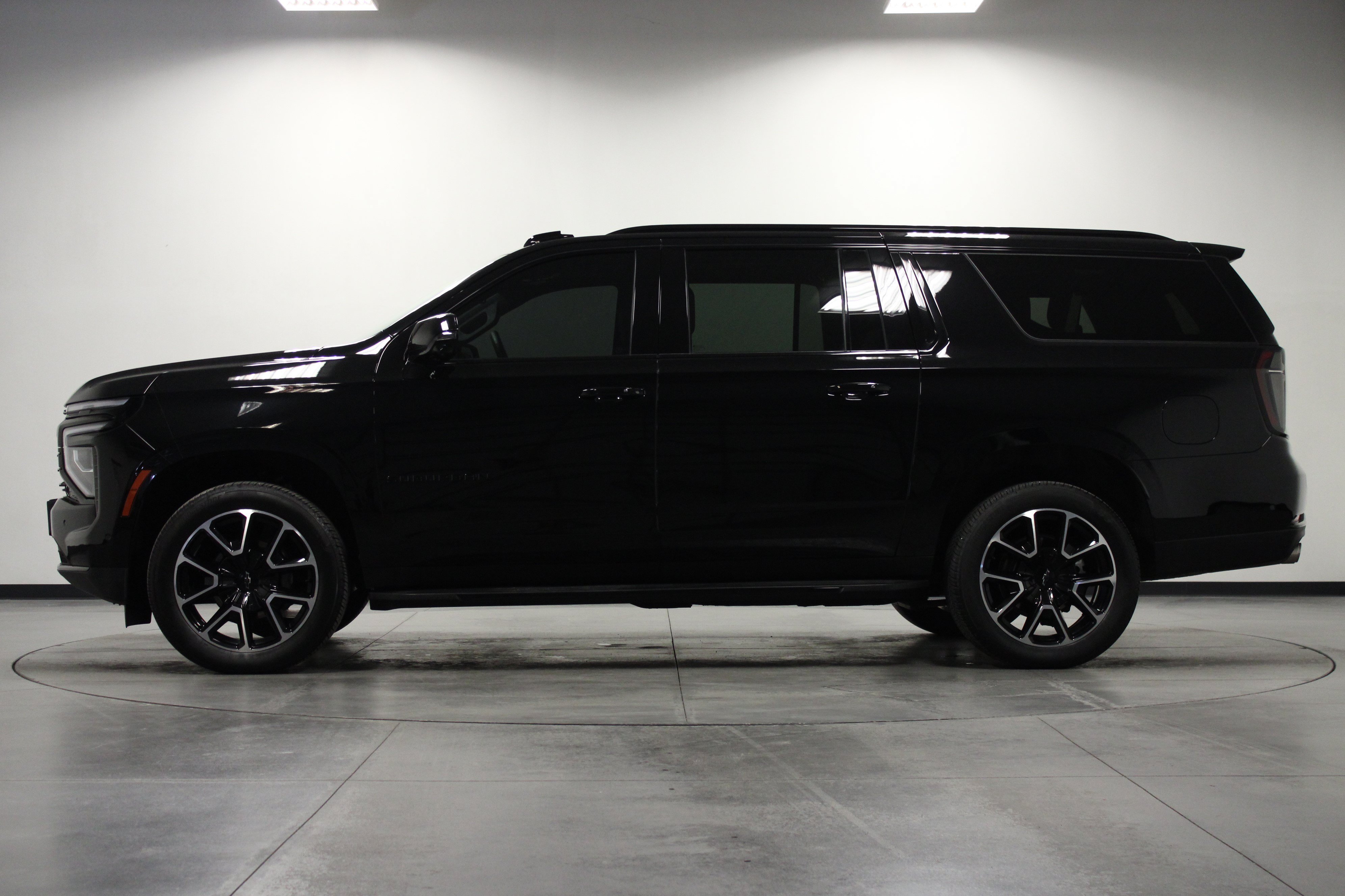 Used 2026 Chevrolet Suburban RST w/ Comfort Package AWD/4WD image 7