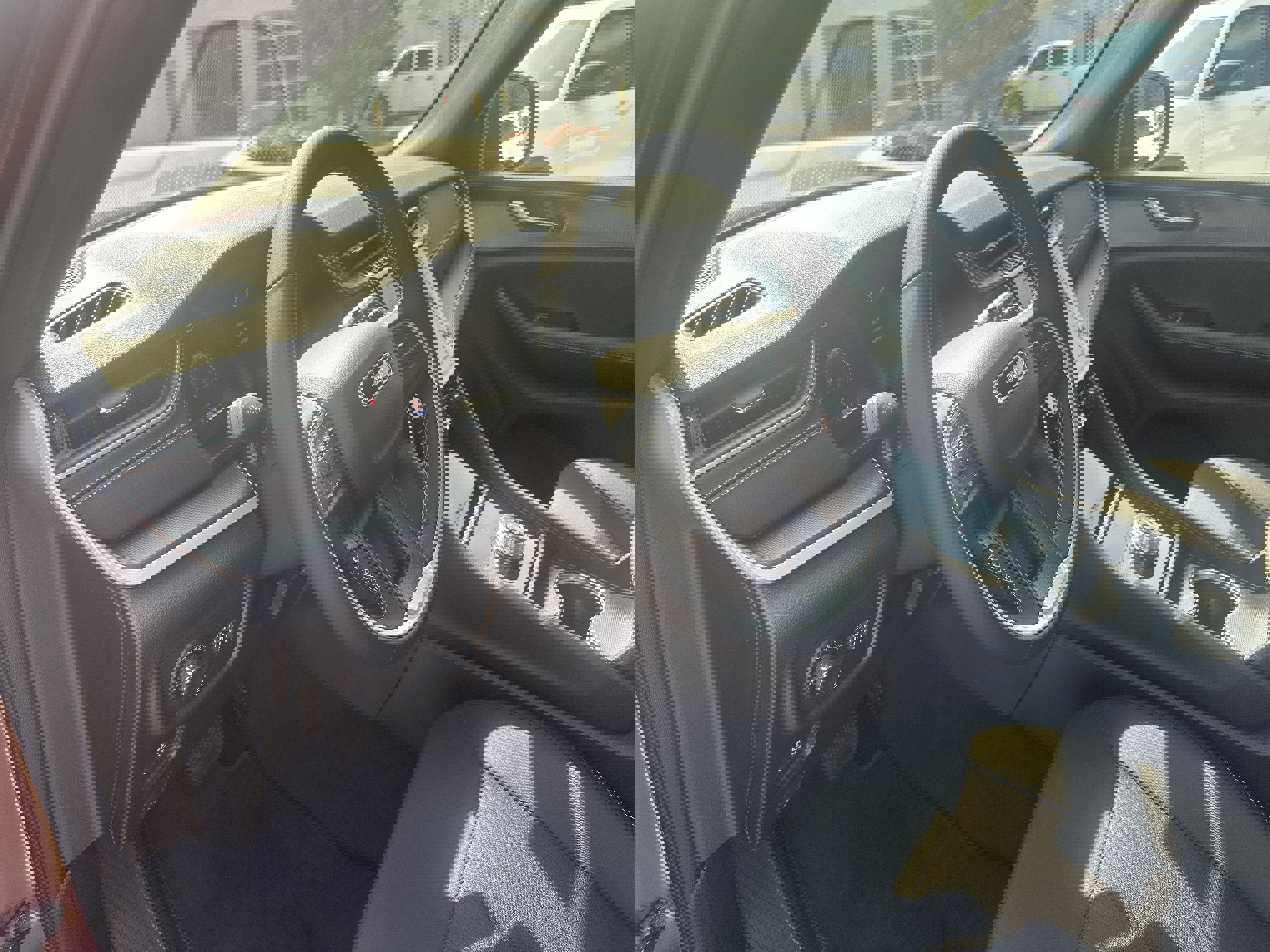 New 2025 Jeep Grand Cherokee Laredo X w/ Luxury Tech Group I image 14