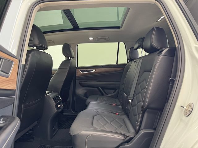 Used 2024 Volkswagen Atlas SE w/ Panoramic Sunroof Package FWD image 21