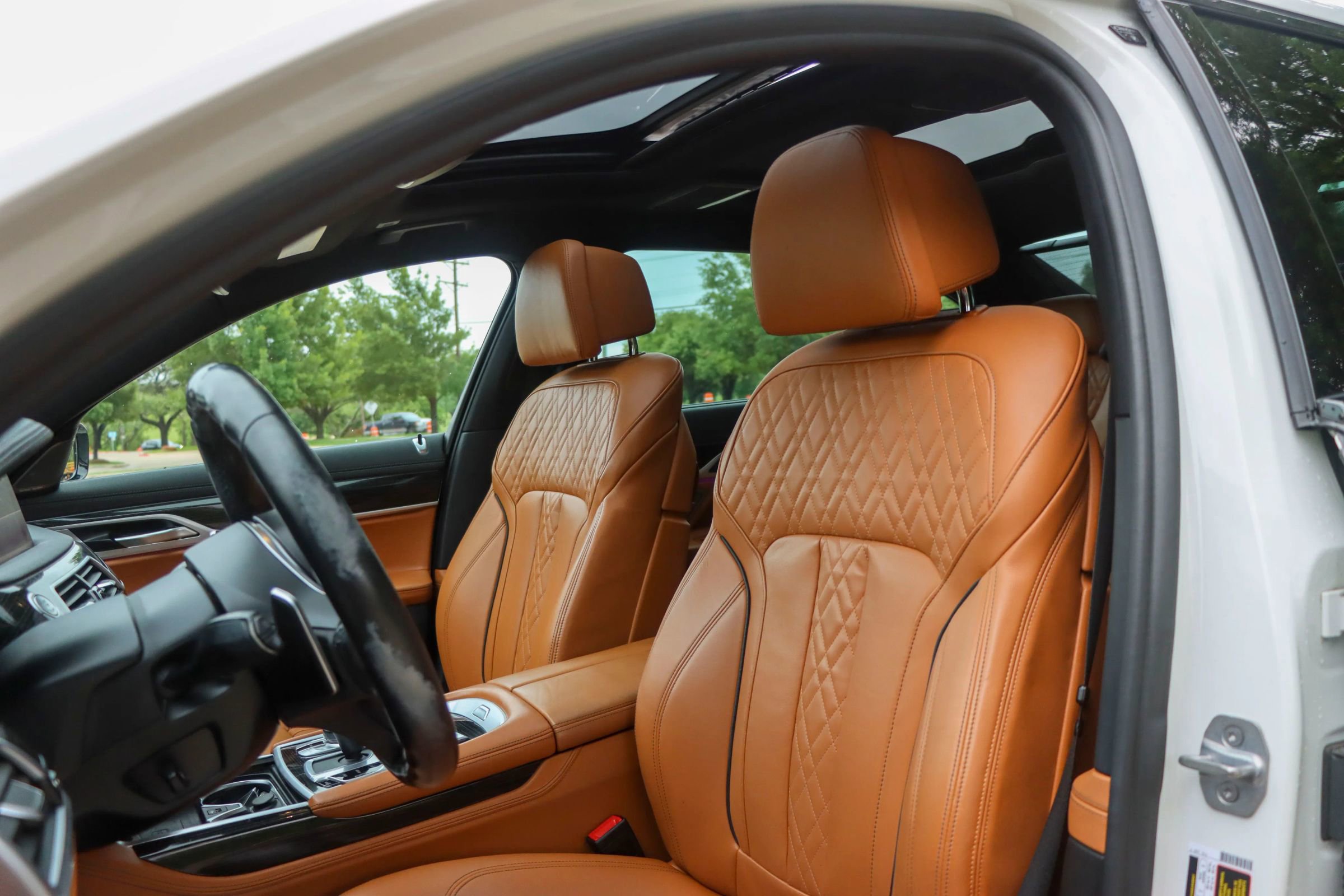 Used 2020 BMW 740i w/ M Sport Package RWD image 15