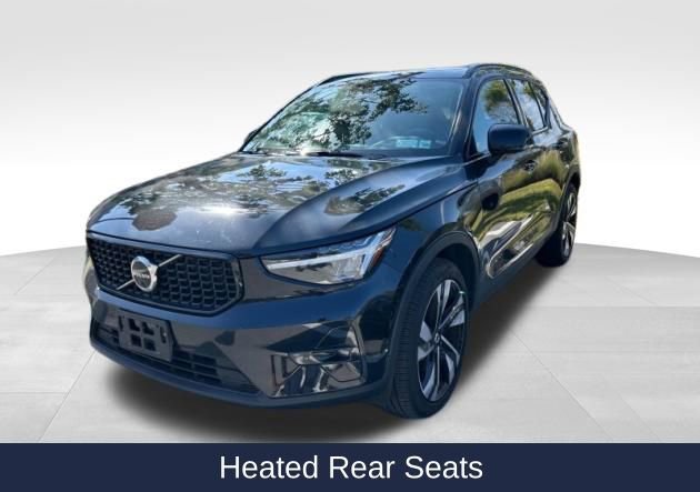 Used 2024 Volvo XC40 B5 Plus w/ Protection Package Premier image 7