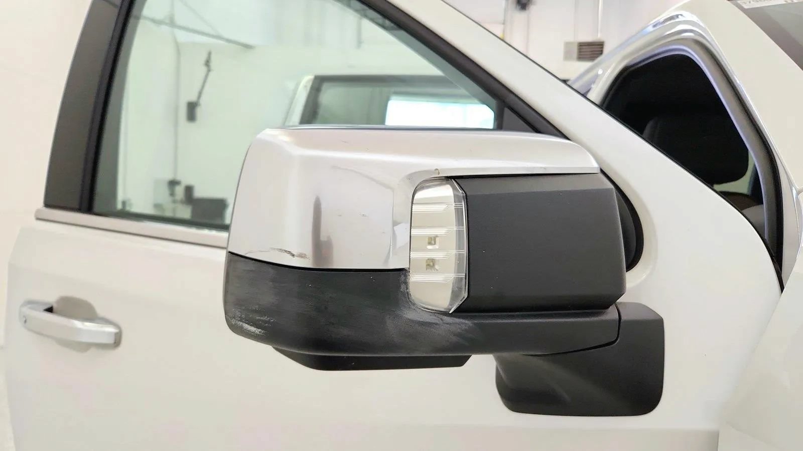 Used 2023 Chevrolet Silverado 1500 High Country w/ High Country Premium Package AWD/4WD image 40