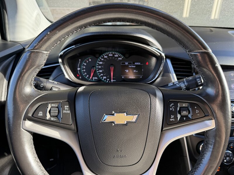 Used 2022 Chevrolet Trax LT w/ LT Convenience Package AWD/4WD image 21