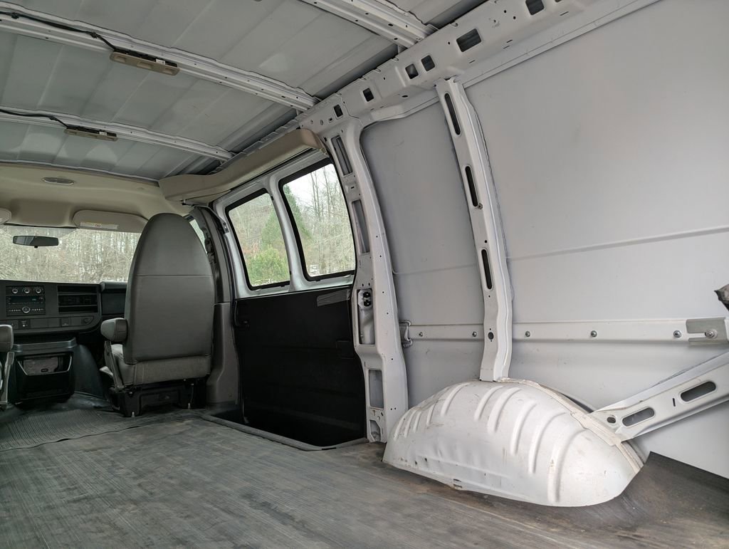 Used 2015 Chevrolet Express 2500 image 9