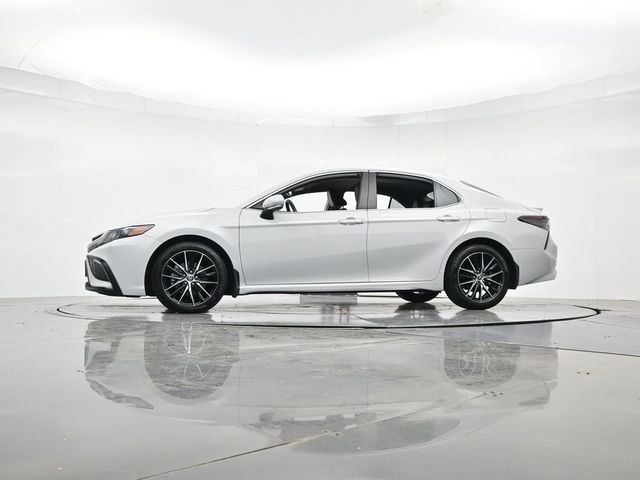 Used 2024 Toyota Camry SE w/ Convenience Package image 34