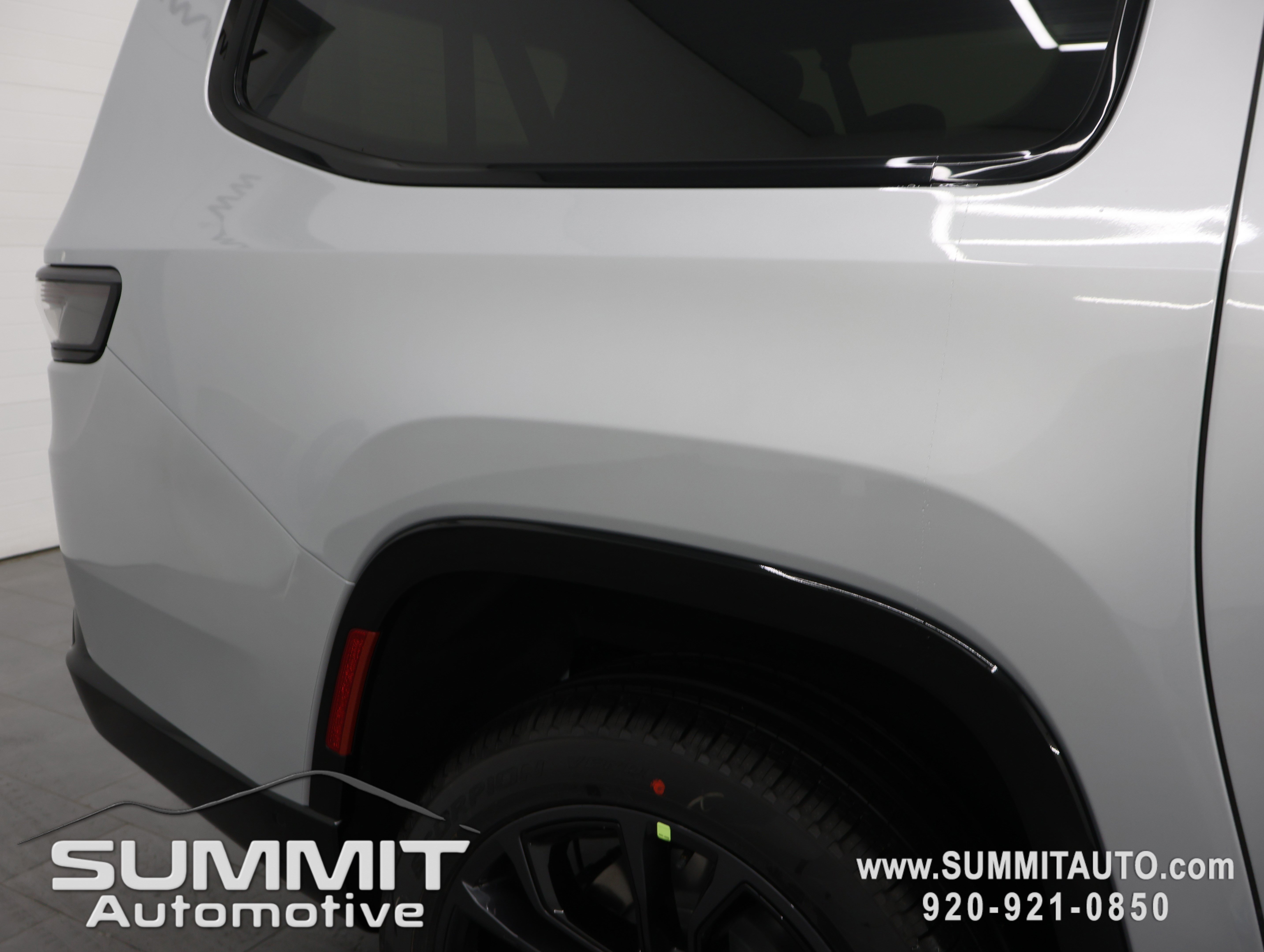 New 2026 Jeep Grand Wagoneer L Summit w/ Premium Group III AWD/4WD image 30