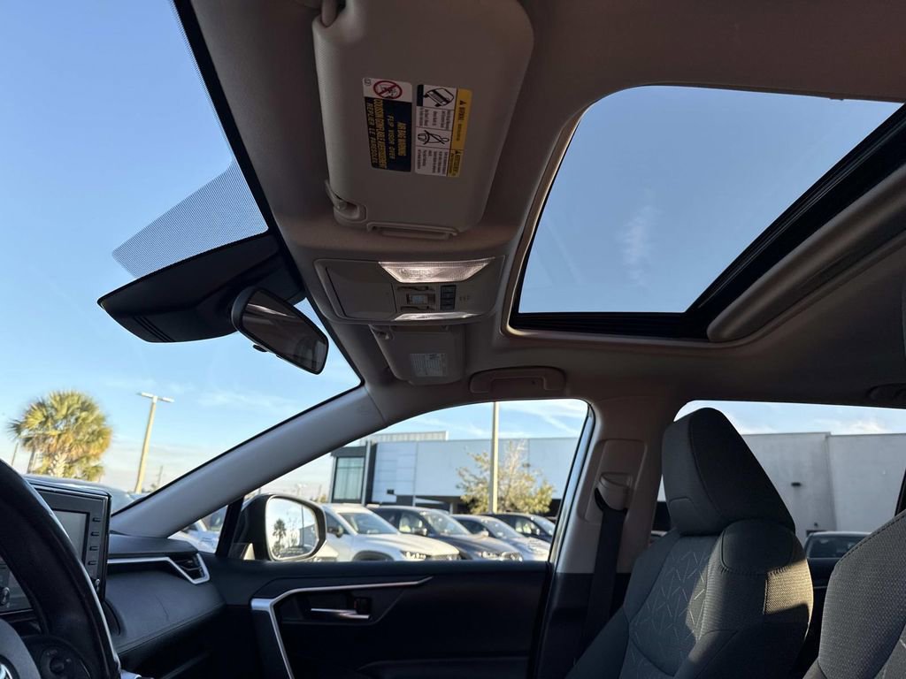 Used 2022 Toyota RAV4 XLE w/ Convenience Package image 29