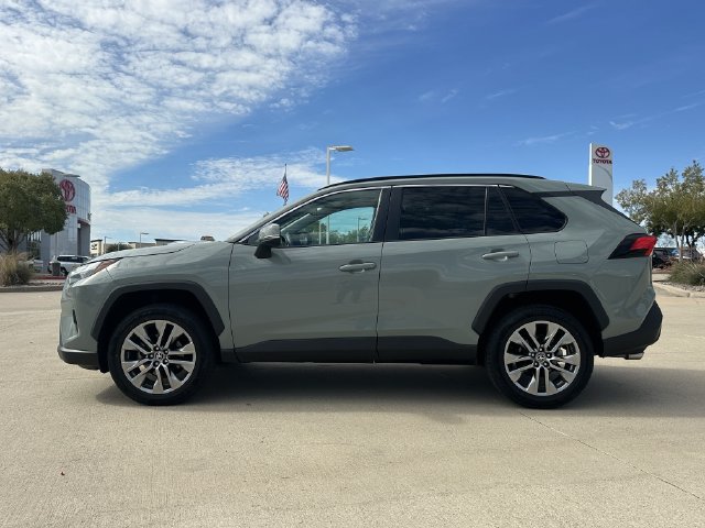 Used 2023 Toyota RAV4 XLE Premium FWD image 2