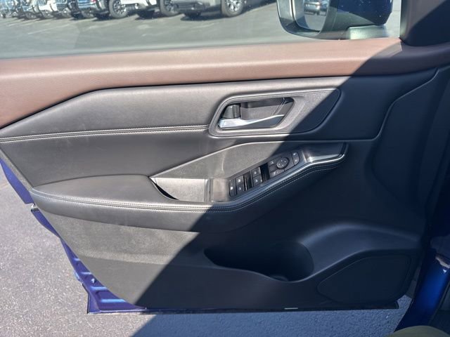 Used 2023 Nissan Rogue SV w/ SV Premium B Package image 17