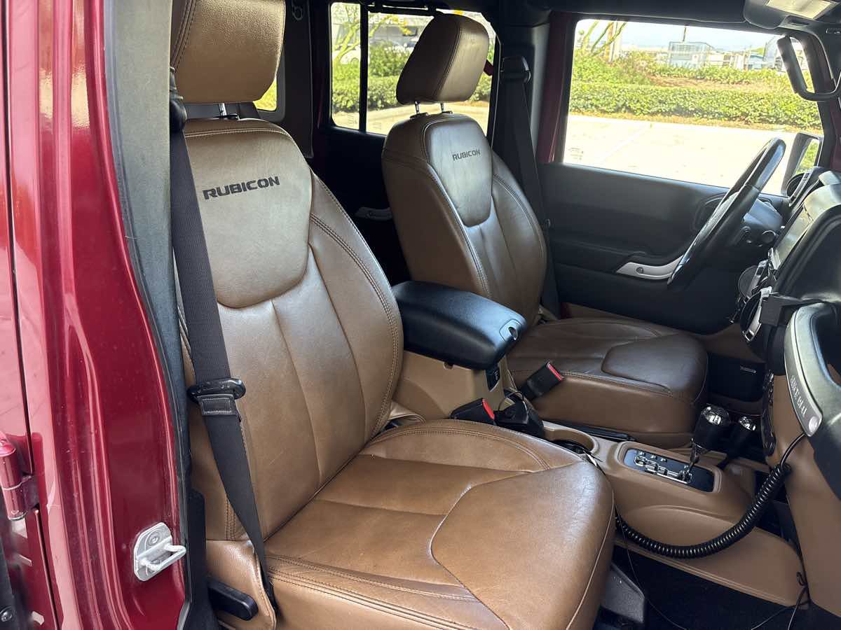 Used 2013 Jeep Wrangler Unlimited Rubicon w/ Connectivity Group AWD/4WD image 17