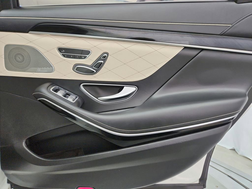 Used 2015 Mercedes-Benz S 550 4MATIC Sedan image 35