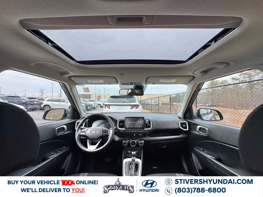 Certified 2024 Hyundai Venue SEL image 3