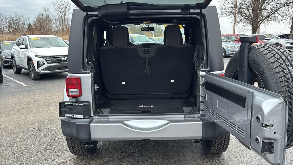 Used 2017 Jeep Wrangler Sahara image 23