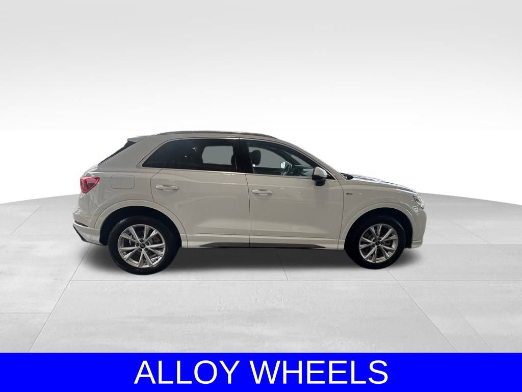 Used 2023 Audi Q3 2.0T Premium image 3
