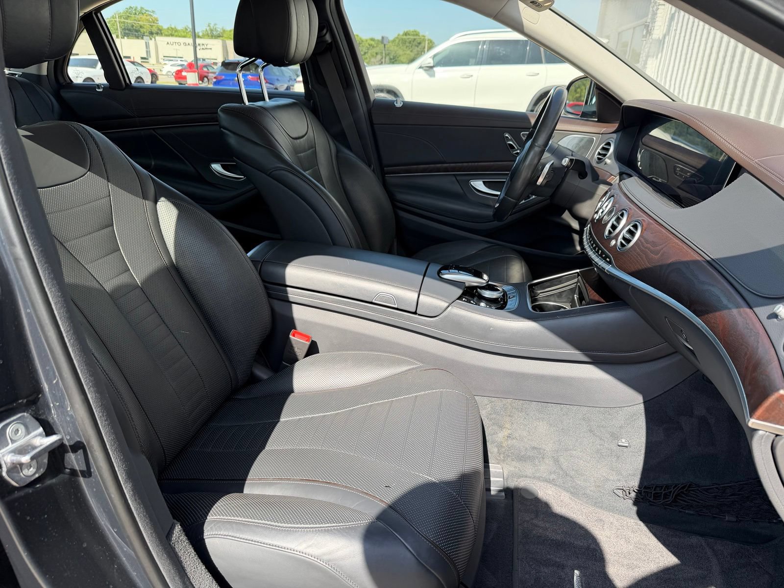 Used 2019 Mercedes-Benz S 560 Sedan image 24