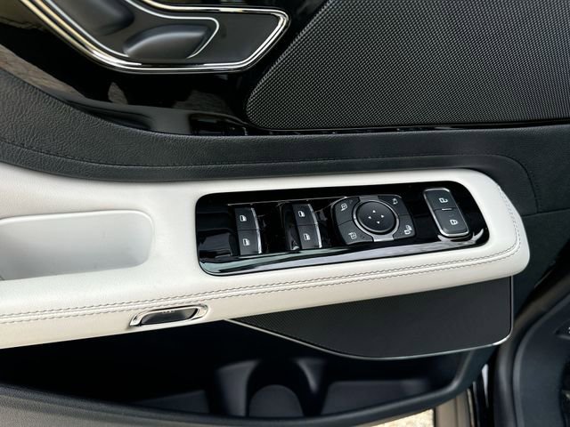 New 2026 Lincoln Aviator AWD image 13