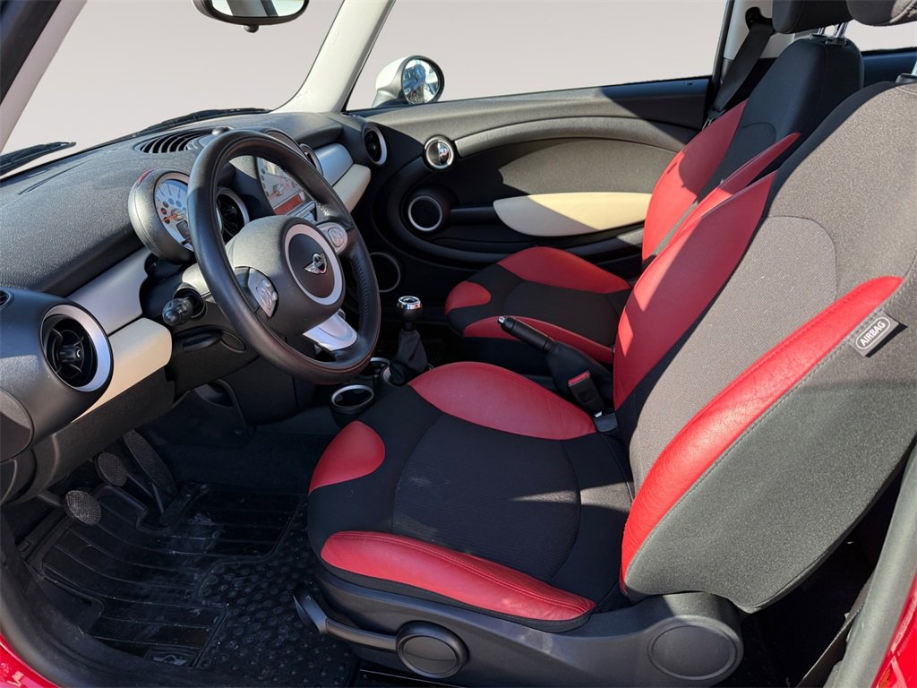 Used 2010 MINI Cooper Hardtop image 2