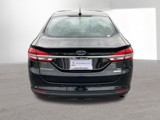 Used 2017 Ford Fusion SE w/ Fusion SE Technology Package FWD image 5