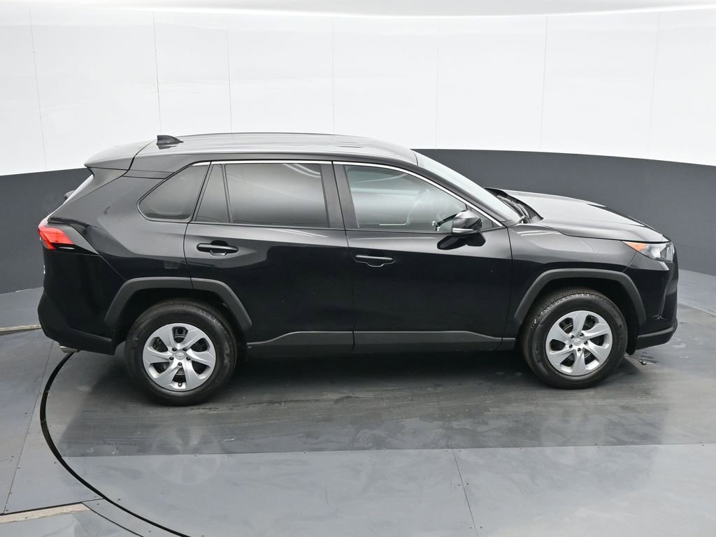 Used 2022 Toyota RAV4 LE image 22