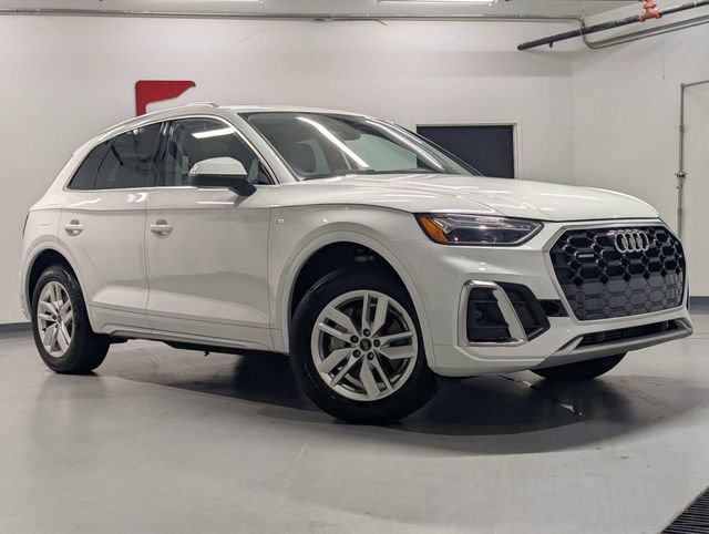 Used 2023 Audi Q5 2.0T Premium w/ Convenience Package AWD/4WD image 2