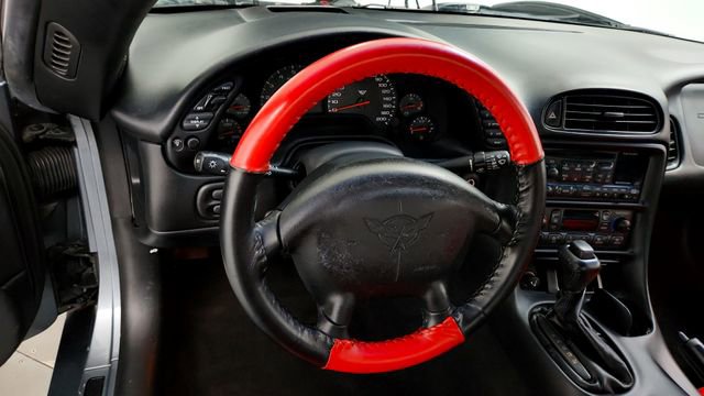 Used 2004 Chevrolet Corvette Convertible w/ Preferred Equipment Group image 13