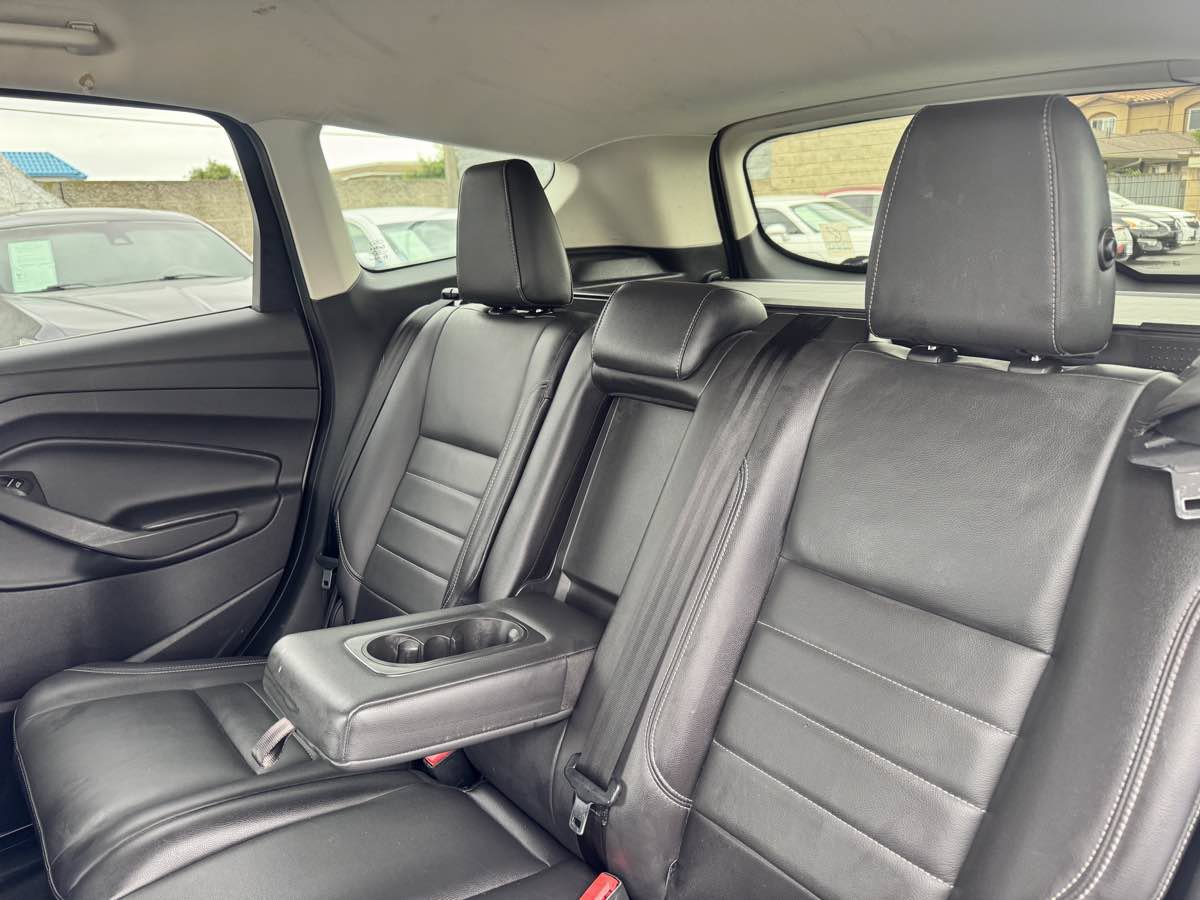 Used 2016 Ford Escape SE w/ SE Leather Comfort Package AWD/4WD image 32
