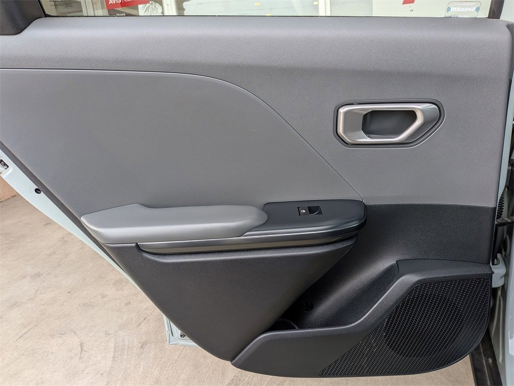 Used 2025 Kia K4 LXS image 24