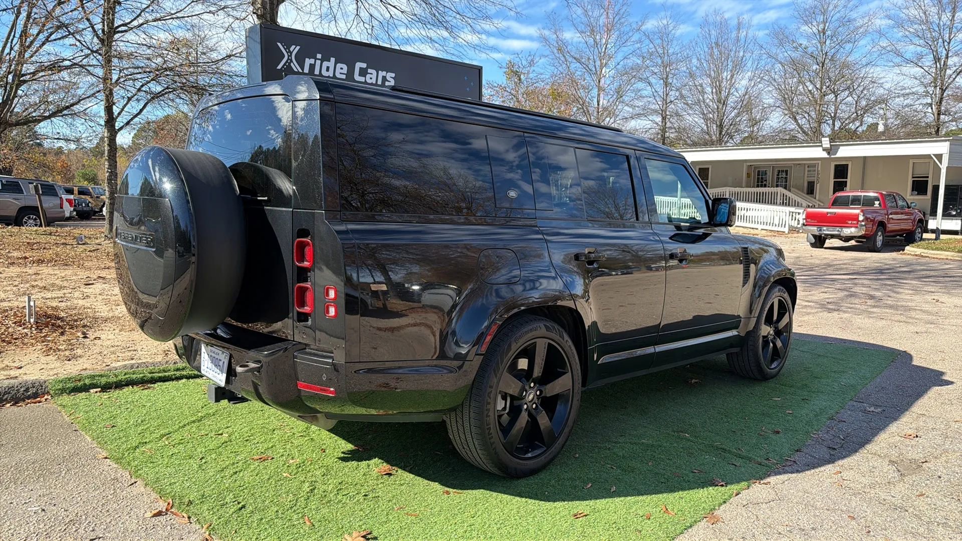 Used 2024 Land Rover Defender 130 X-Dynamic SE image 6