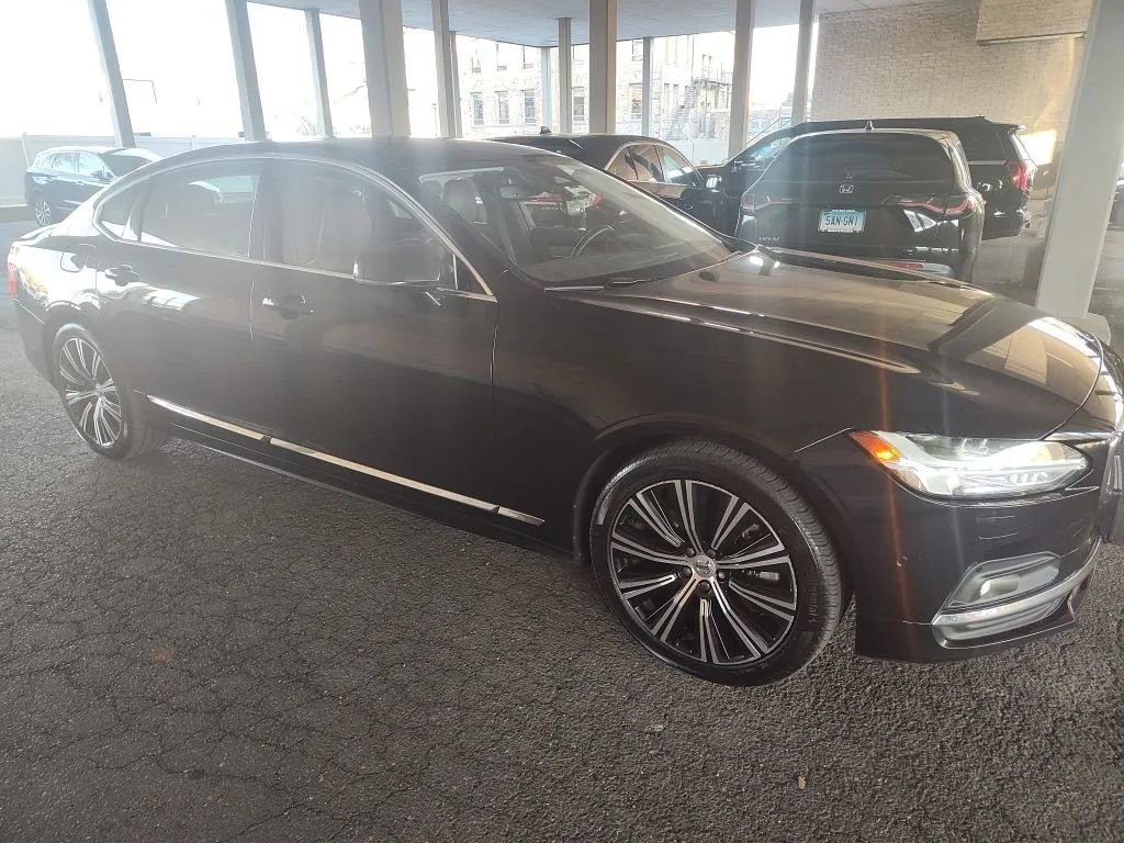 Used 2024 Volvo S90 B6 Plus image 2