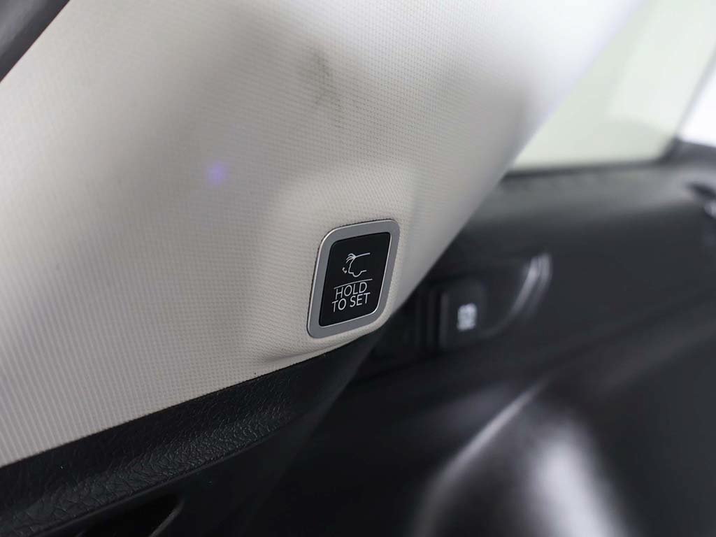 Used 2023 Jeep Grand Cherokee Limited AWD/4WD image 21
