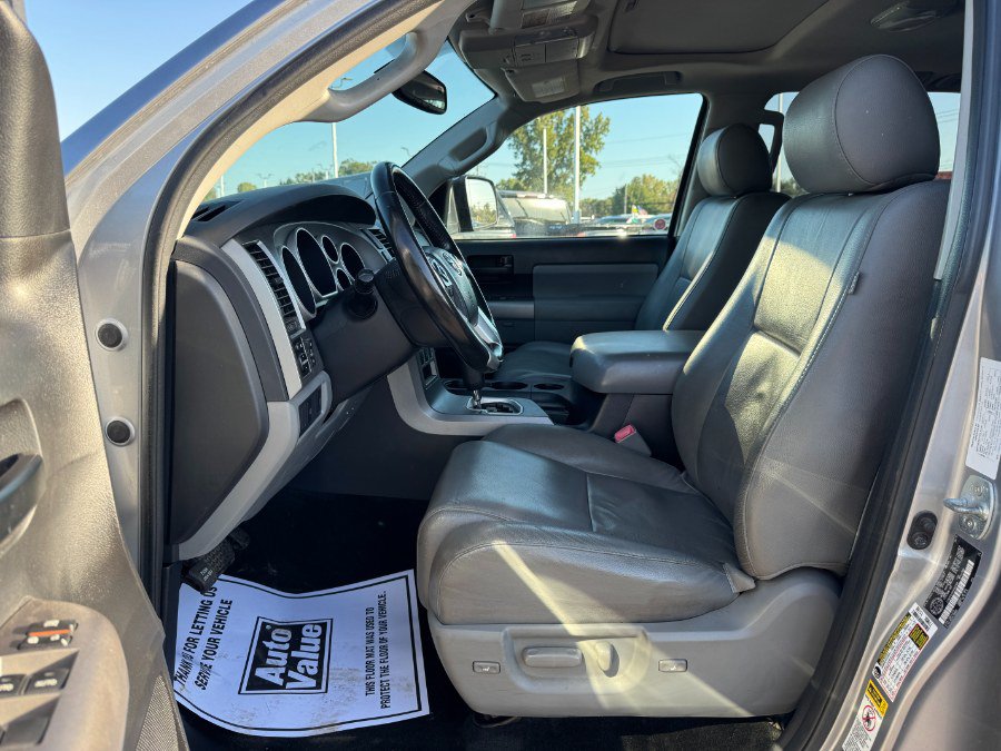 Used 2014 Toyota Sequoia SR5 AWD/4WD image 15