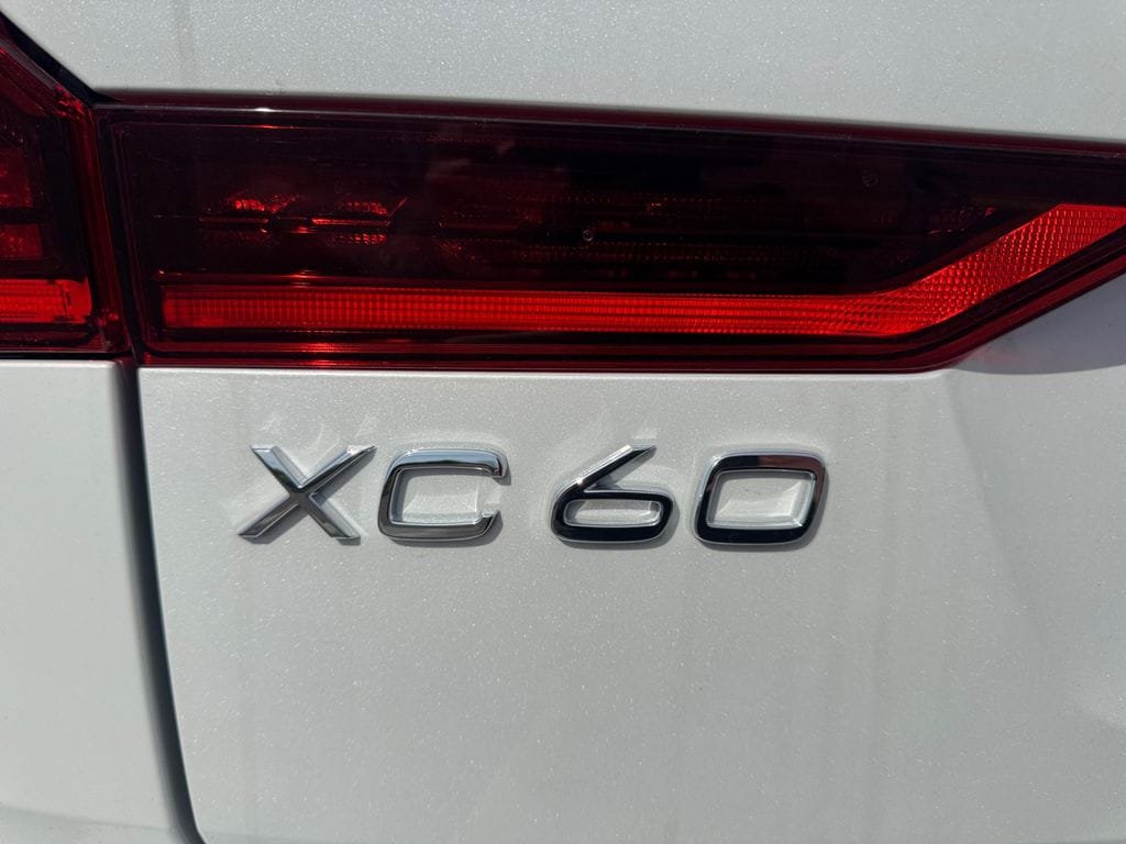 New 2026 Volvo XC60 T8 Ultra w/ Protection Package Premier AWD/4WD image 9