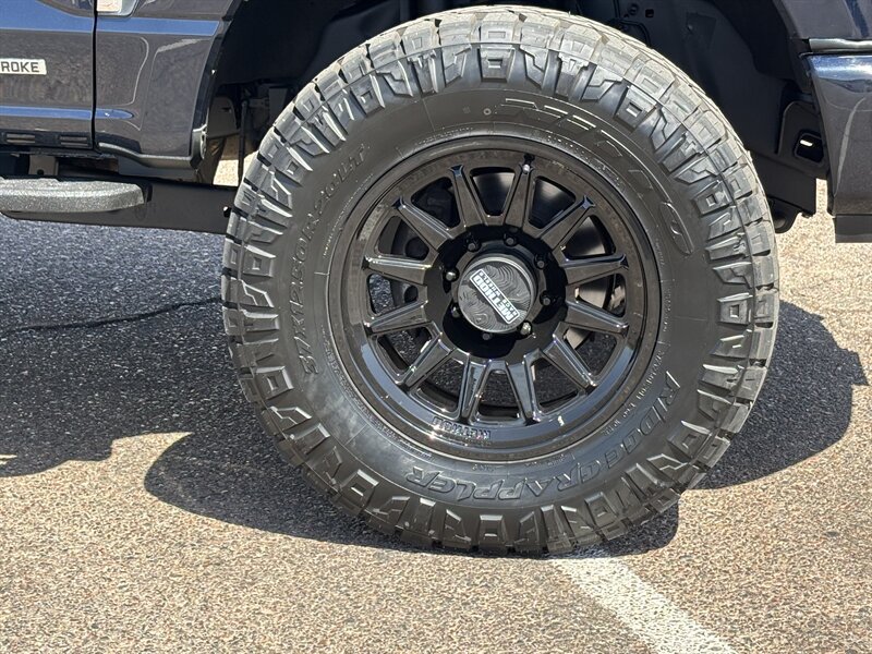 Used 2023 Ford F350 Platinum w/ Tremor Off-Road Package AWD/4WD image 11
