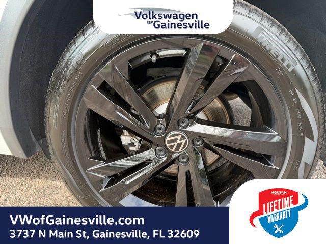 Certified 2024 Volkswagen Tiguan SE R-Line AWD/4WD image 30