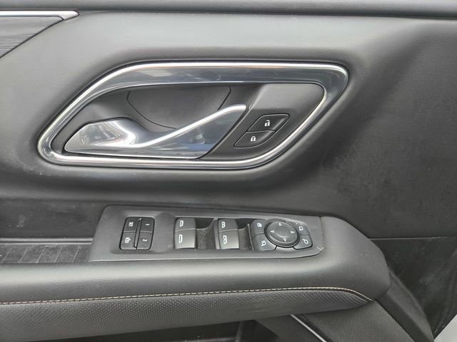 Used 2024 GMC Yukon SLT w/ SLT Luxury Package image 18