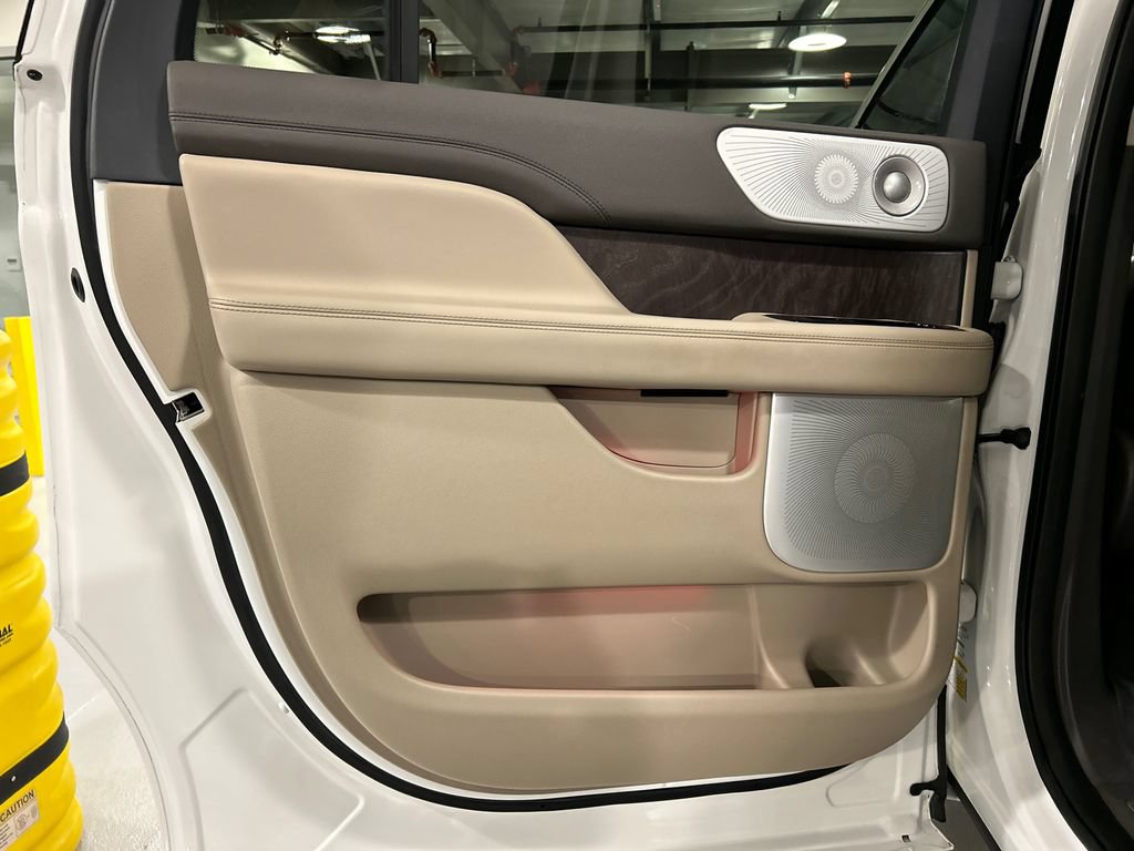 Certified 2022 Lincoln Navigator L Reserve AWD/4WD image 22