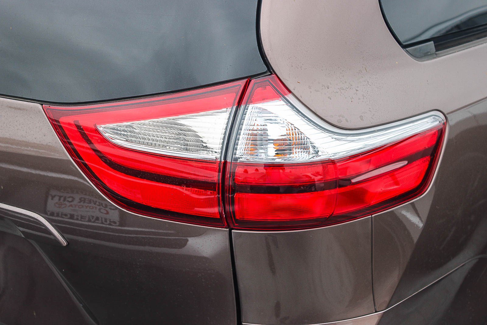 Used 2018 Toyota Sienna LE w/ Carpet Mat Package FWD image 14