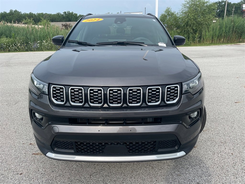 Used 2024 Jeep Compass Limited image 10