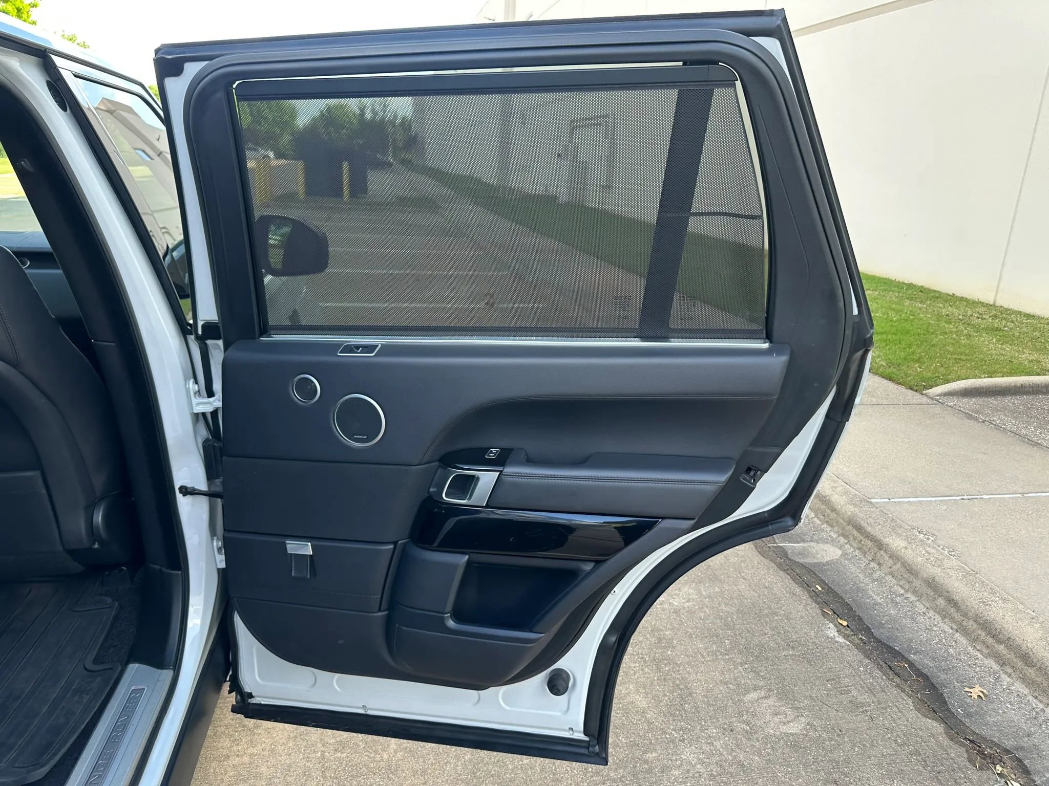 Used 2017 Land Rover Range Rover Long Wheelbase Supercharged image 27