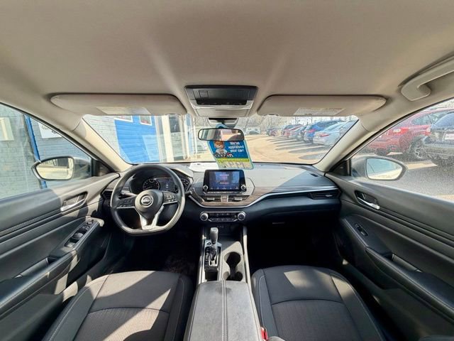Used 2025 Nissan Altima 2.5 SV FWD image 13