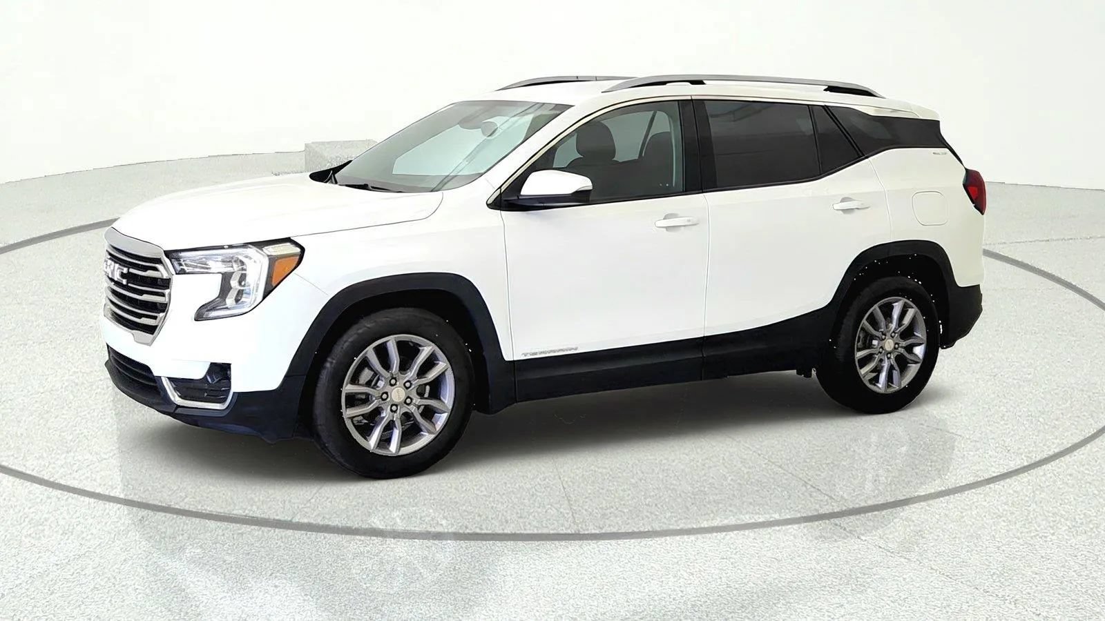 Used 2024 GMC Terrain SLT FWD image 3