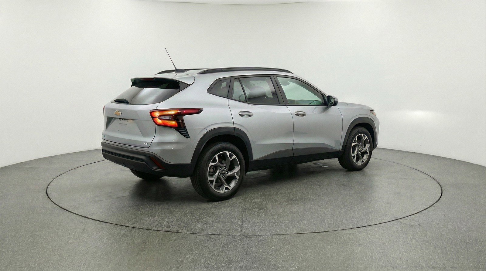 Used 2025 Chevrolet Trax LT image 9