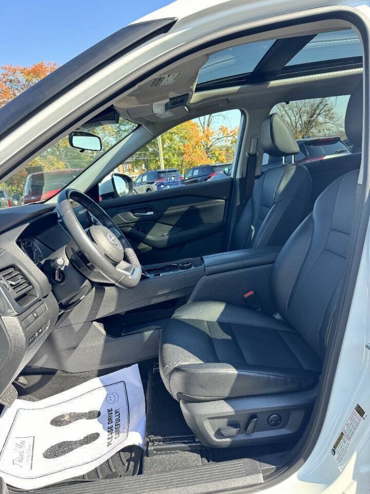 Used 2023 Nissan Rogue SV w/ SV Premium B Package AWD/4WD image 9