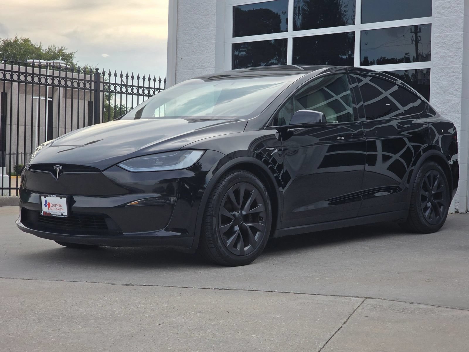 Used 2023 Tesla Model X AWD/4WD image 4