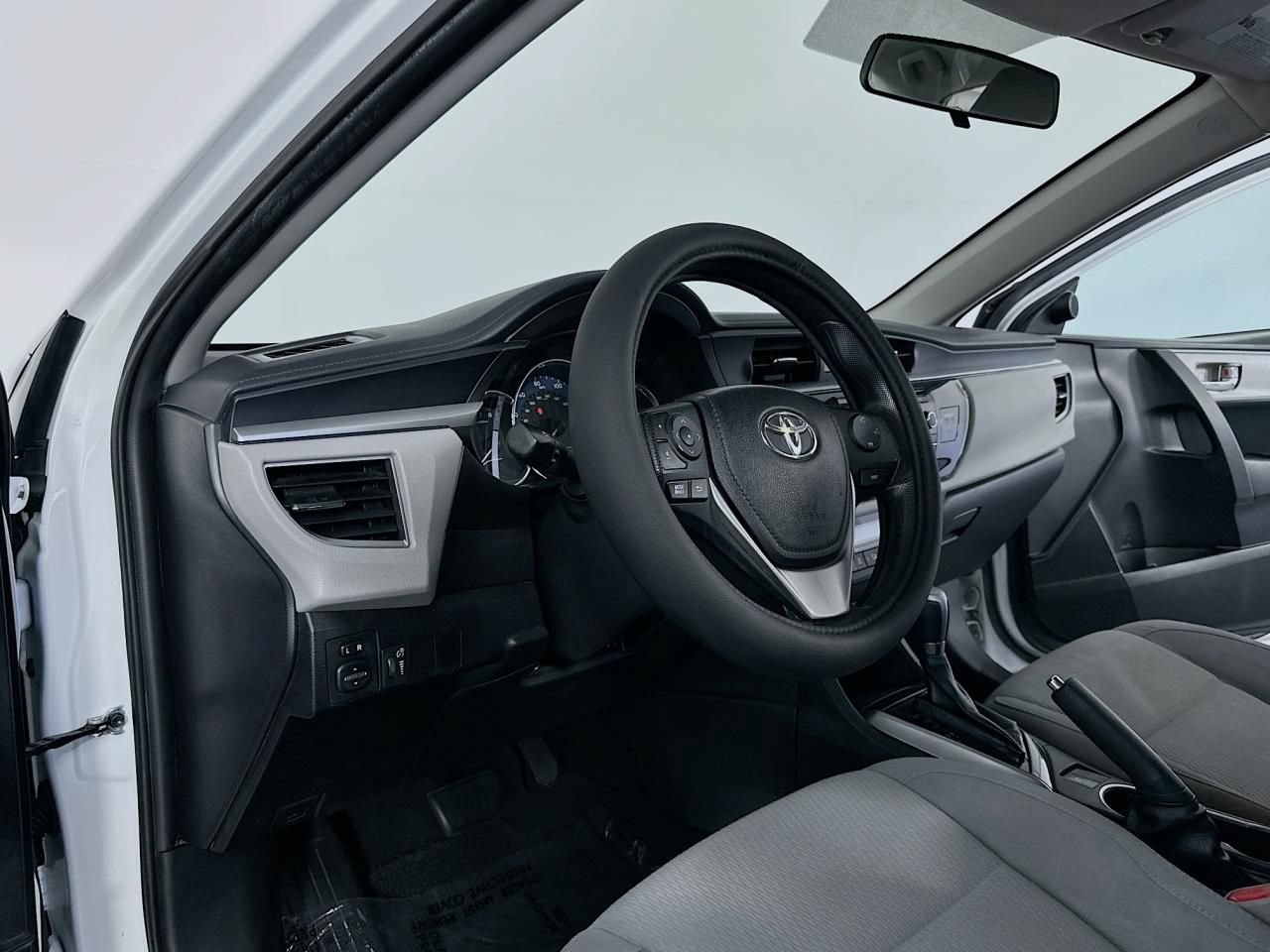Used 2016 Toyota Corolla LE FWD image 29