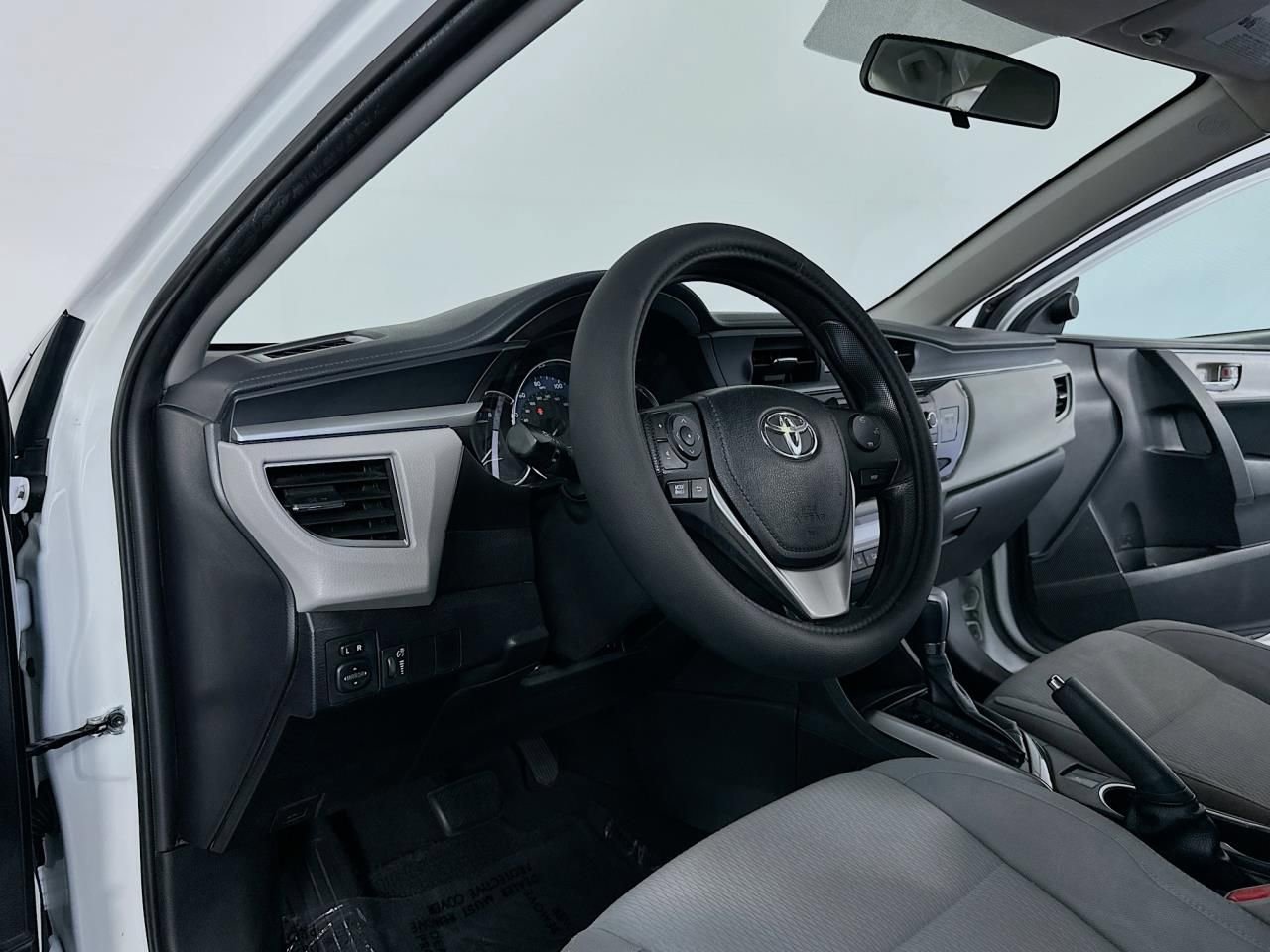 Used 2016 Toyota Corolla LE image 29