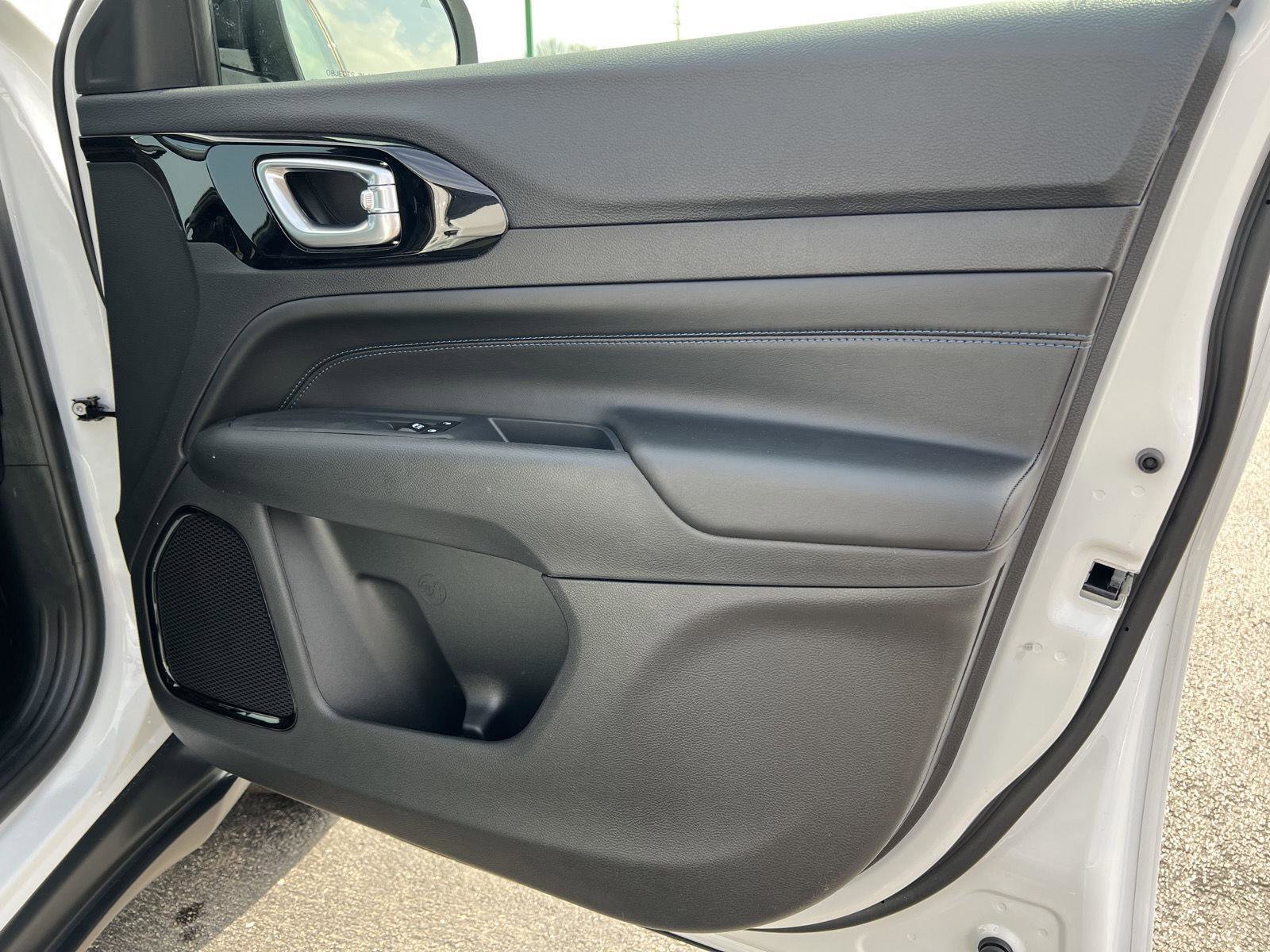 New 2026 Jeep Compass Latitude AWD/4WD image 14