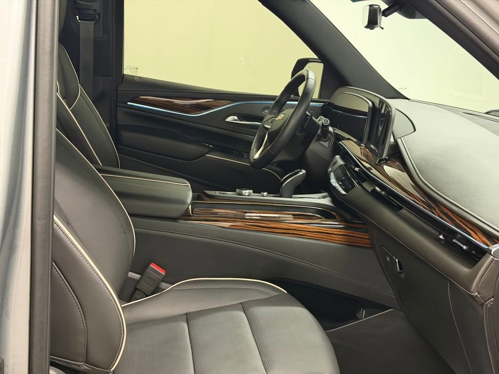 Used 2024 Cadillac Escalade ESV Premium Luxury image 29